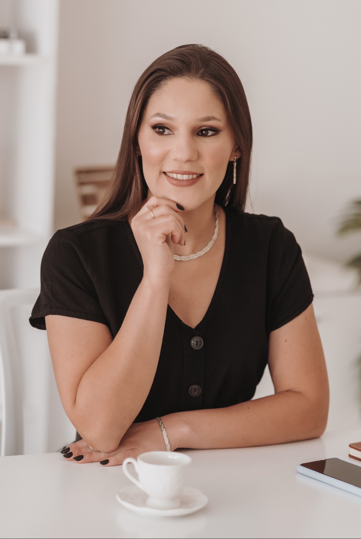 Retrato de Laira Estabile, psicóloga e criadora do Método RAIZ